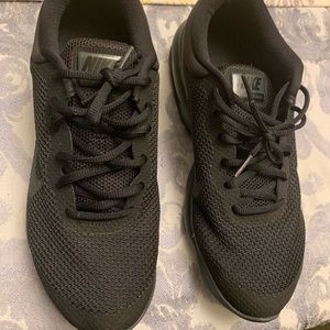 Black Nike Air Max Advantage size 10 -